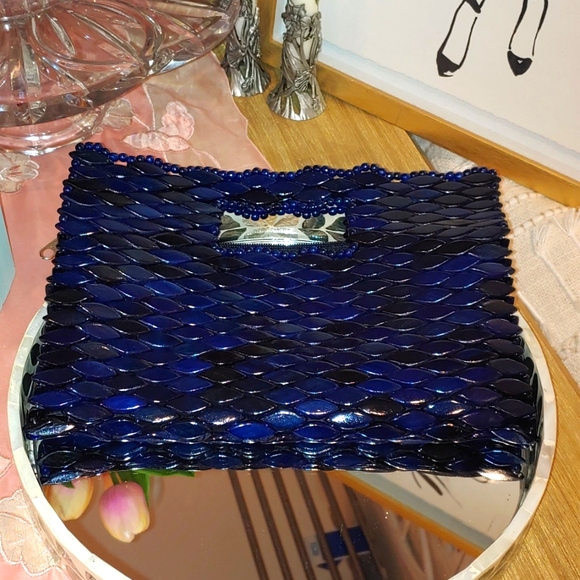 Pair of Handmade Wood bead clutch bags red and blue - Picture 9 of 16